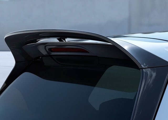 Golf GTI Clubsport konseptinin beyaz gövde ve aerodinamik detayları