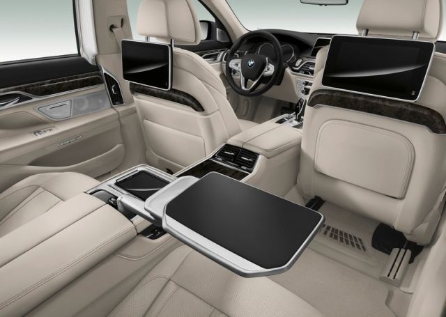 BMW 7 Series arka koltuk ve Executive Lounge kabini