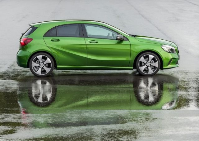 Mercedes-Benz A-Class gövde ve jant detayı