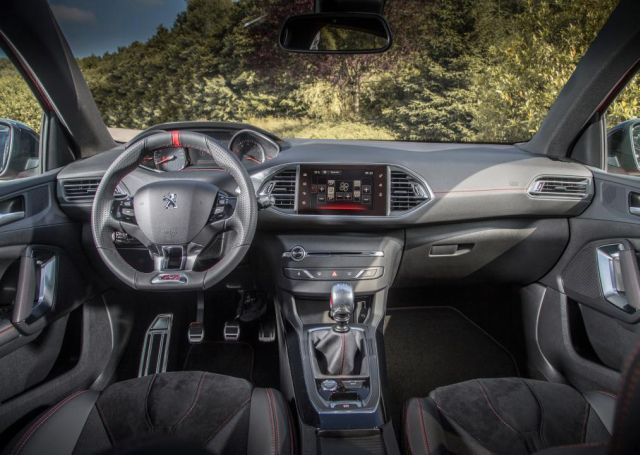 308 GTi kabin ve spor koltuklar