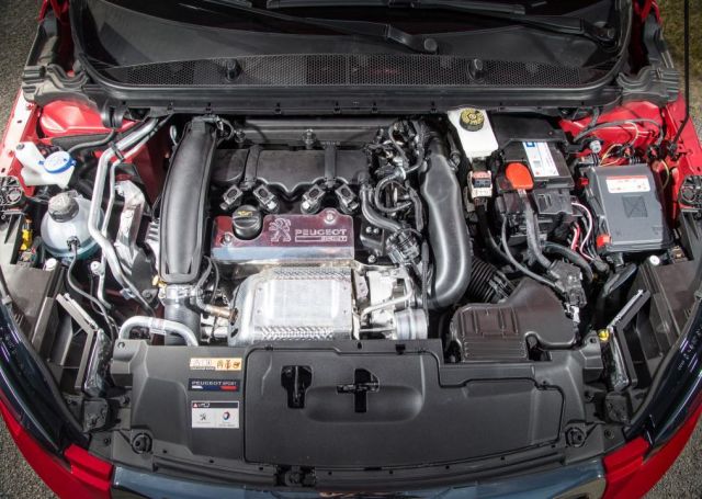 Peugeot 308 GTi arka görünümü