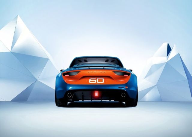 Alpine konsept otomobili profil ve arka bölüm görünümü