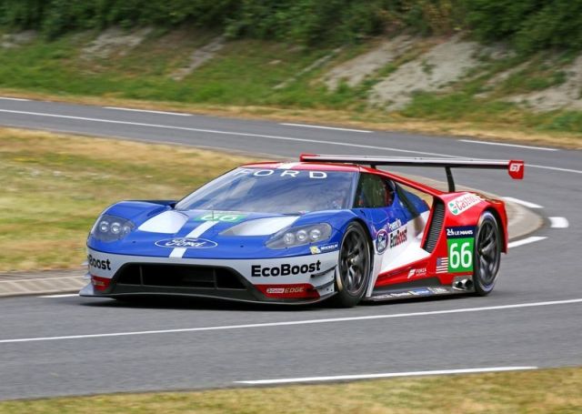 Ford GT yarış otomobili dış tasarım görünümü