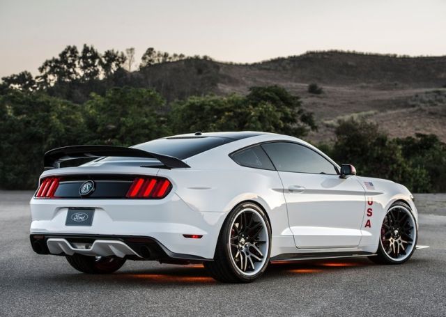 Mustang Apollo Edition arka üç çeyrek görünüm