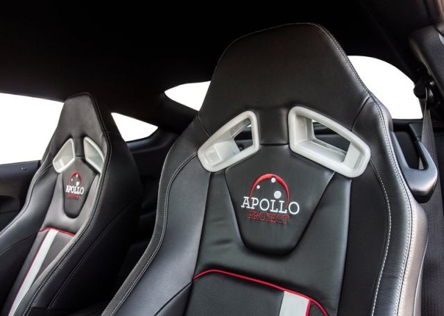 Mustang Apollo Edition Apollo Project işlemeli koltuklar