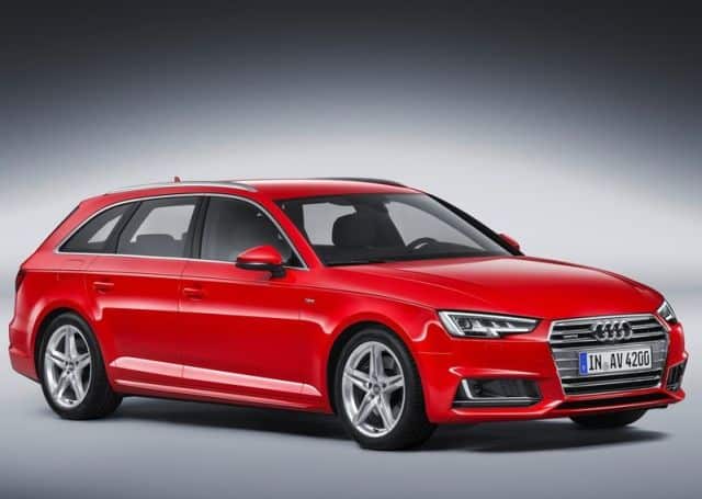 2016 Audi A4 Avant kırmızı gövde önden üç çeyrek görünüm