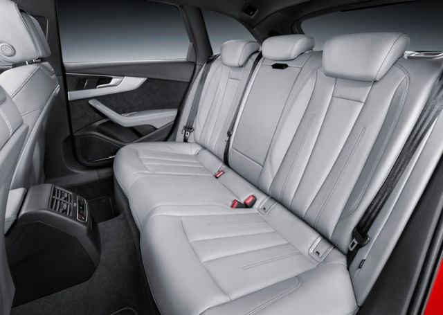 Audi A4 Avant arka koltukları