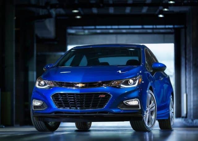 Chevrolet Cruze ön görünümü ve RS ızgara detayı