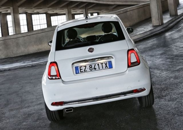Yenilenen Fiat 500 arka tasarım ve halka biçimli stop lambaları