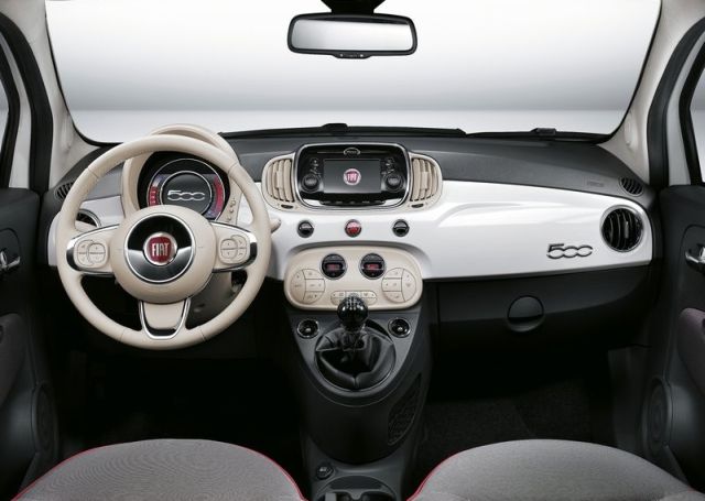 Fiat 500 yenilenen gösterge paneli ve Uconnect ekranı