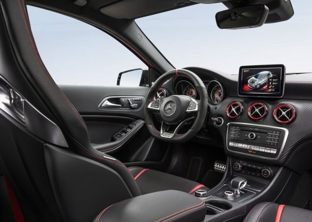 A 45 4MATIC kokpit AMG direksiyon ve orta konsol