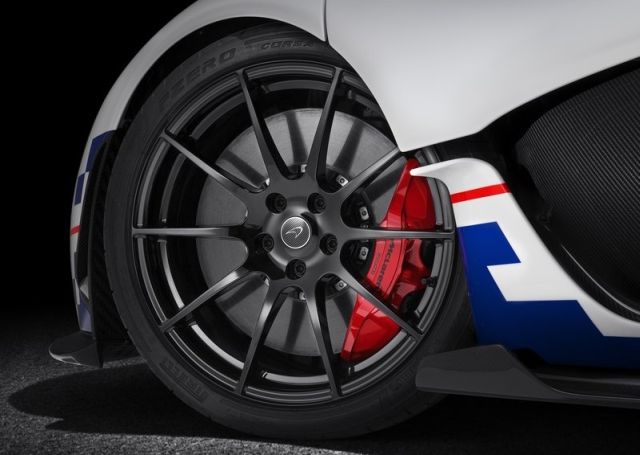 Prost temalı McLaren P1 jant ve kırmızı fren kaliperi
