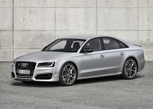 Audi S8 plus ön üç çeyrek görünüm