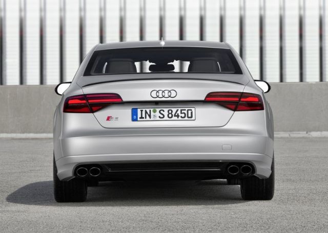 Audi S8 plus ön bölüm ayrıntısı