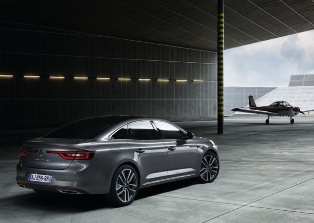 Renault Talisman arka üç çeyrek görünüm