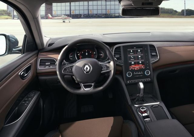 Renault Talisman kokpit ve dikey multimedya ekranı