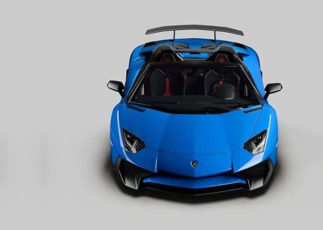 Lamborghini Aventador SV Roadster karbon fiber gövde görünümü
