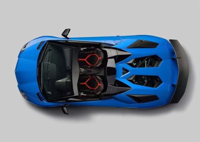 Aventador Superveloce Roadster sınırlı üretim model görünümü