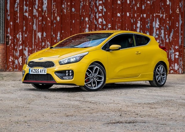 Kia pro ceed GT yandan üç kapılı gövde görünümü