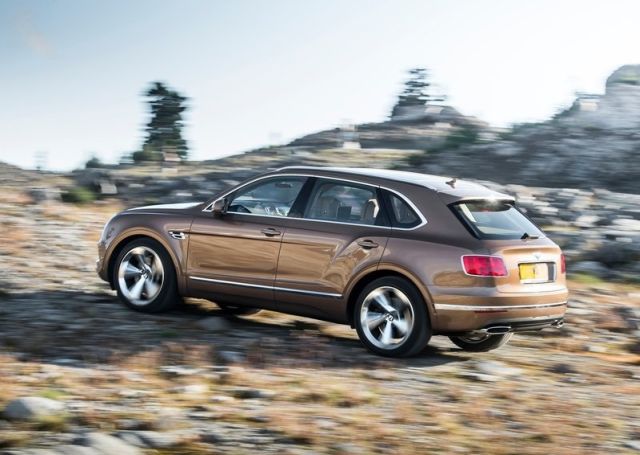 Bentley Bentayga direksiyon ve gösterge paneli
