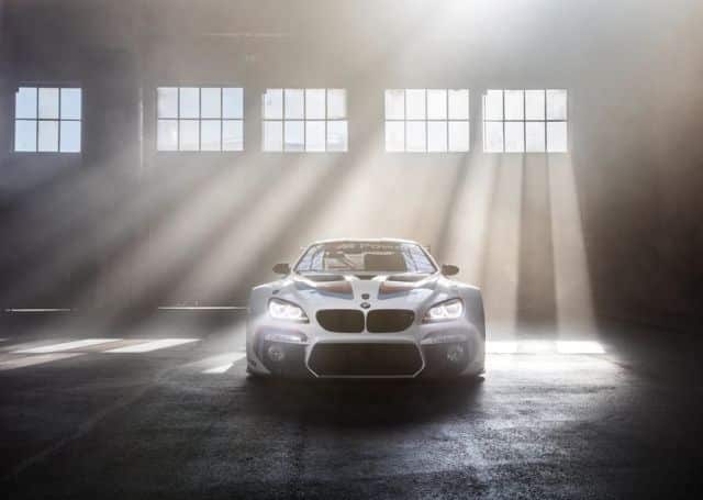 M6 GT3 yarış otomobili ön aerodinamik detayları