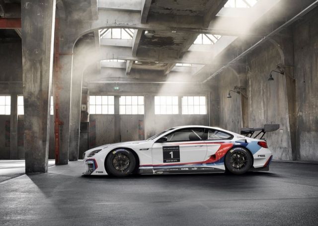 M6 GT3 yarış otomobili gövde tasarımı
