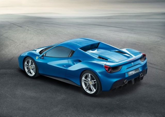 Ferrari 488 Spider açık tavan görünümü