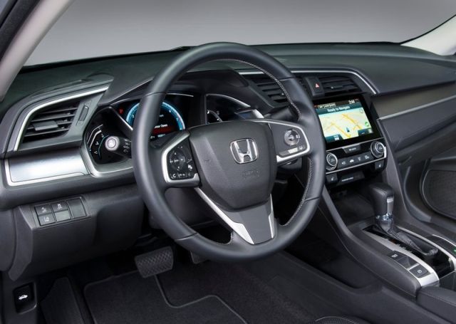 Honda Civic Sedan iç mekan ve kokpit görünümü