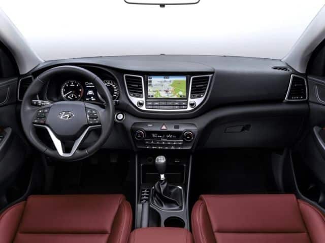 Hyundai Tucson iç mekan ve orta konsol görünümü