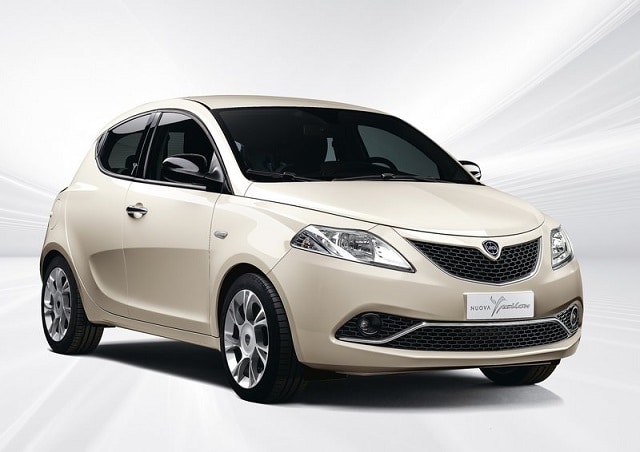2016 Lancia Ypsilon yenilenen ön tasarımı