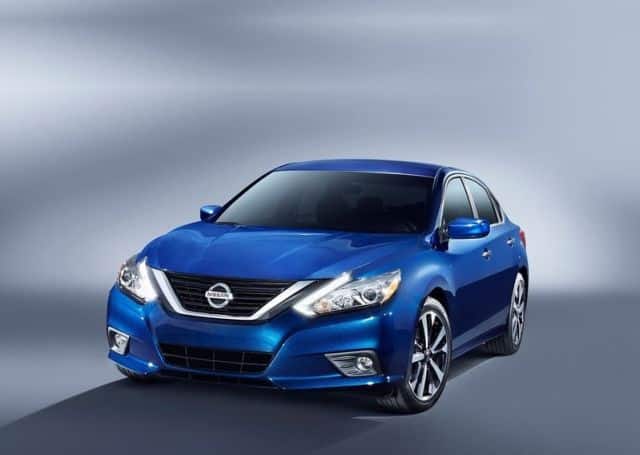 Nissan Altima SR ön tasarımı ve V motion ızgarası
