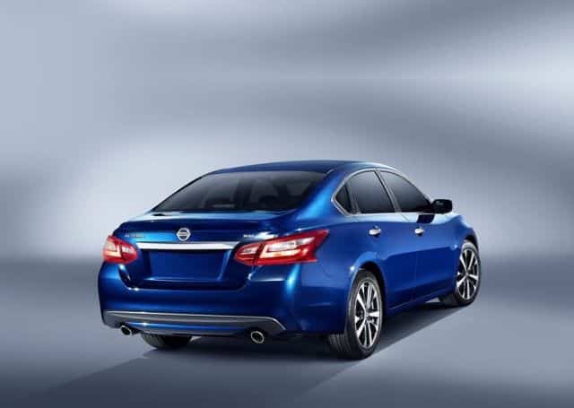 Nissan Altima SR arka tasarımı