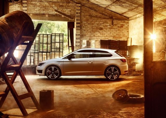 Leon CUPRA 290 SC yandan görünüm
