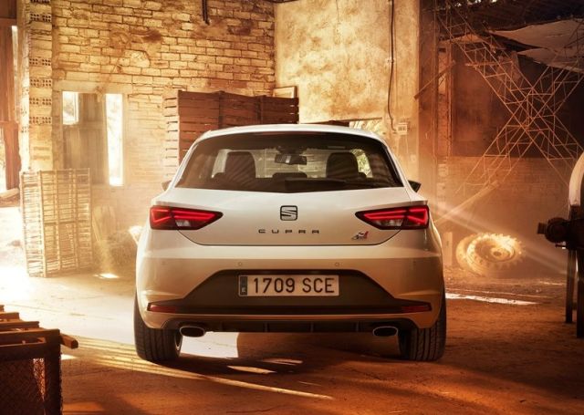 Leon CUPRA 290 SC arka görünüm ve CUPRA rozeti