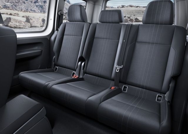 Caddy Alltrack arka üç çeyrek görünüm