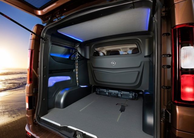 Vivaro Surf Concept kabin ve koltuk görünümü