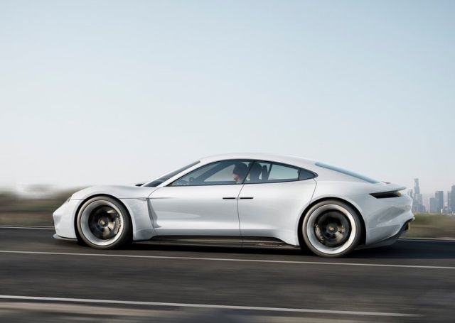 Mission E elektrikli Porsche konsepti galeri görünümü