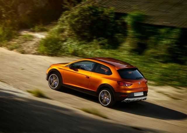 Leon Cross Sport 19 inç jant ve gövde detayları