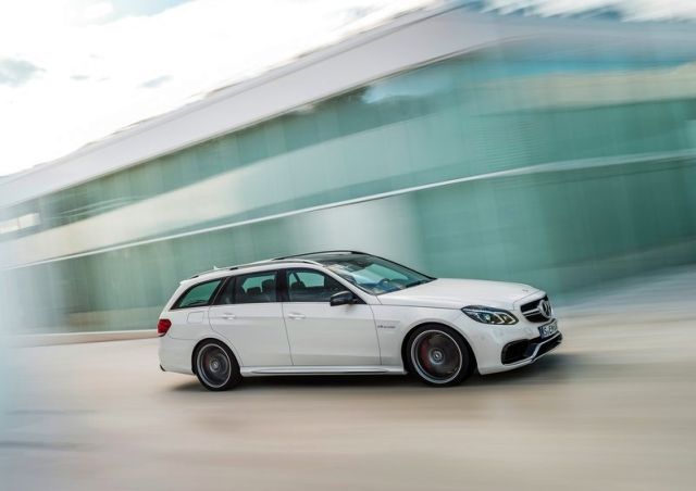 Mercedes E63 AMG Estate beyaz gövde yan profil