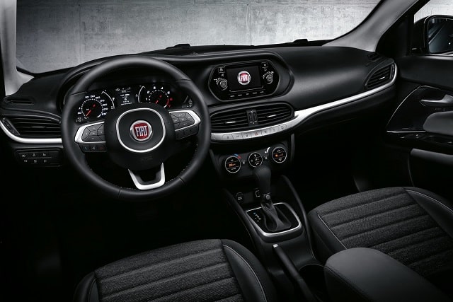 Fiat Egea kabininde direksiyon ve orta konsol