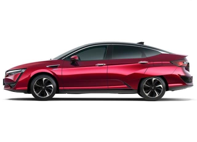 Honda Clarity Fuel Cell ön üç çeyrek görünümü
