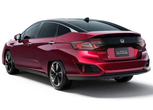 Honda yakıt hücreli sedan arka üç çeyrek görünümü