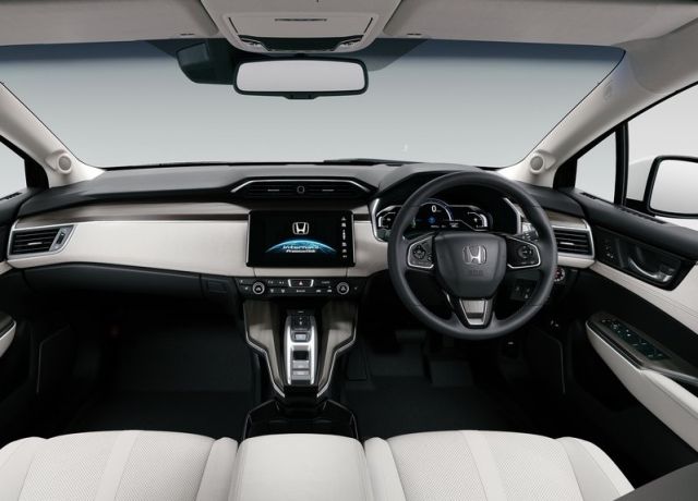 Honda Clarity Fuel Cell arka tasarım görünümü