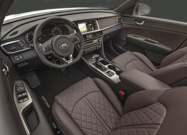 Kia Optima gövde ve cam çizgisi