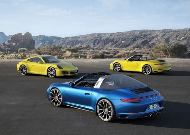 Porsche 911 ailesi içinde mavi Targa arka üç çeyrek görünümü
