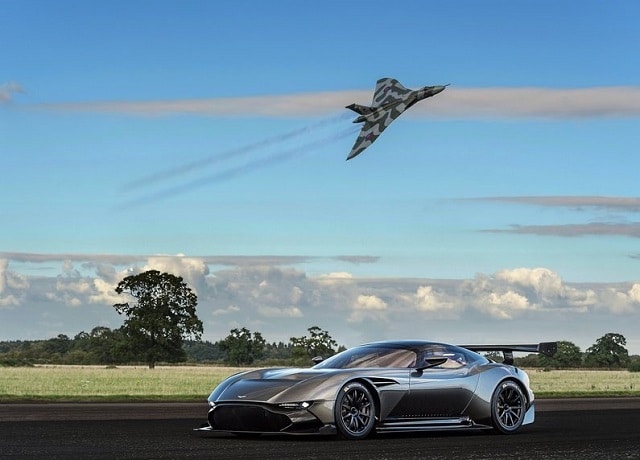 Aston Martin Vulcan pist odaklı aerodinamik gövdesi