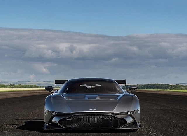Aston Martin Vulcan pist otomobili dış tasarımı