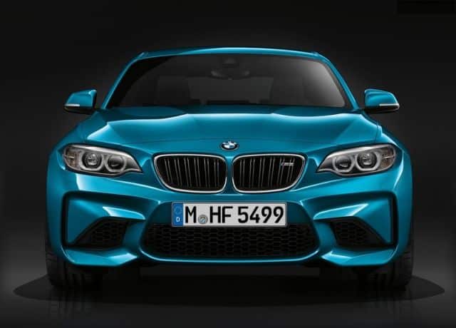BMW M2 Coupe yan gövde görünümü