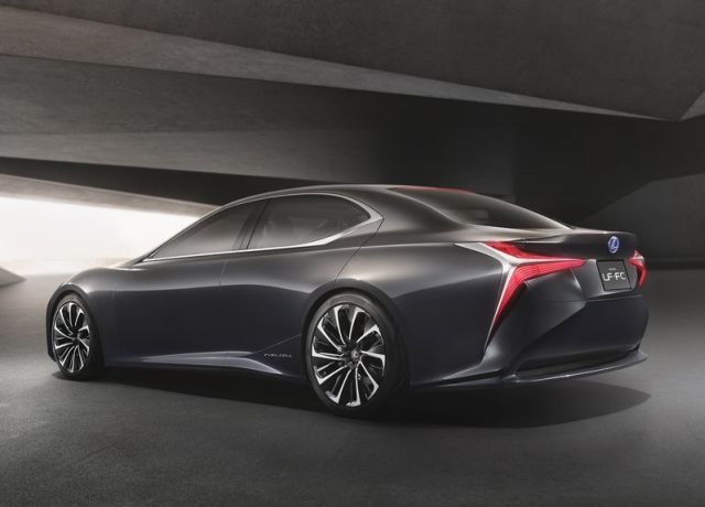 Lexus LF-FC konsepti yan görünüm