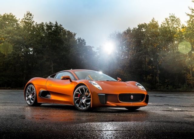 Jaguar C-X75 Spectre film otomobili dış tasarımı